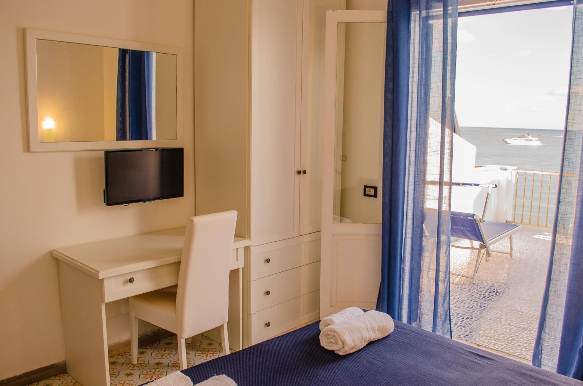 Hotel Regina Del Mare Barano dʼIschia Екстериор снимка