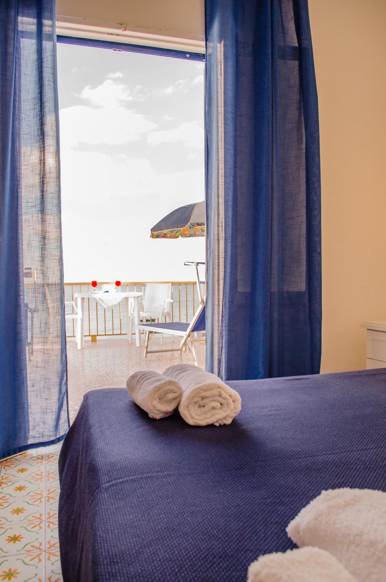 Hotel Regina Del Mare Barano dʼIschia Стая снимка
